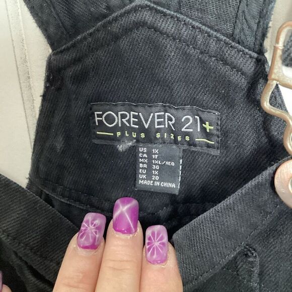 Forever 21 Plus Sz Black Denim Distressed Shortalls Sz 1X - Picture 3 of 6